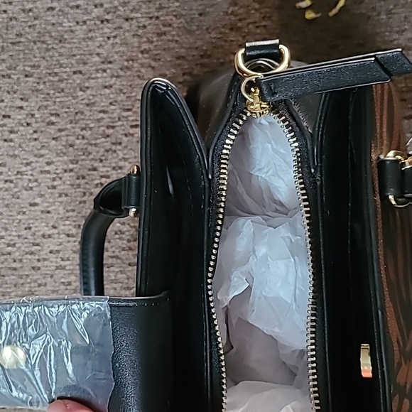 NINE WEST WOMEN'S BLACK AND SADDLE TAN PURSE - Picture 10 of 15